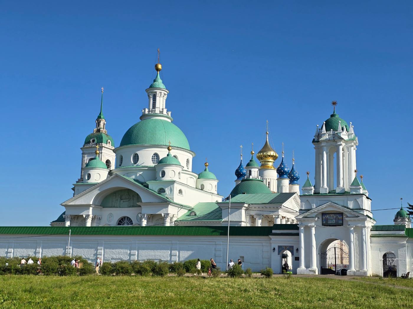 Veliki Rostov – Moscow – St Petersburg