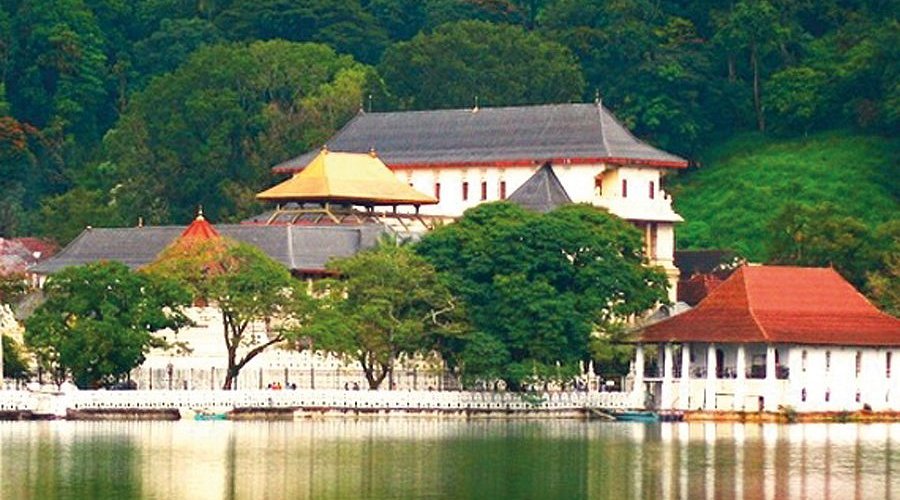 Kandy Lake and Temple of the Tooth Relic in Kandy, Sri Lanka